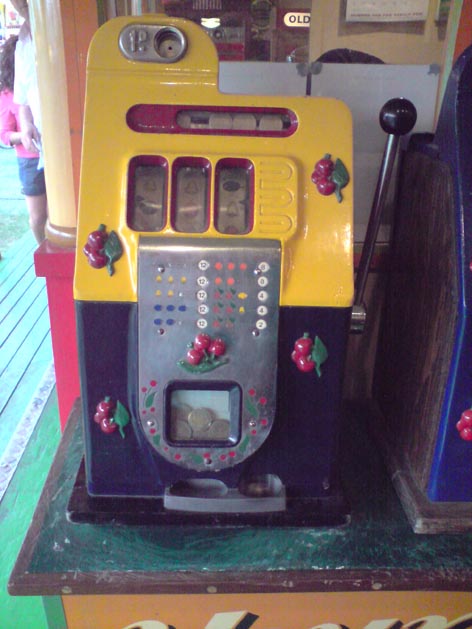 p220508 1936 old school fruitmachines
